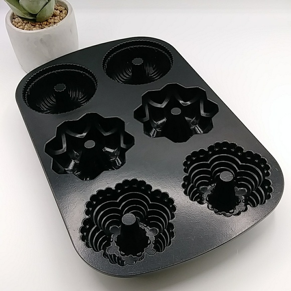 Nordic Ware Other - ☄️HP! Nordic Ware 6 Cup Multi Mini Bundt Pan. USA